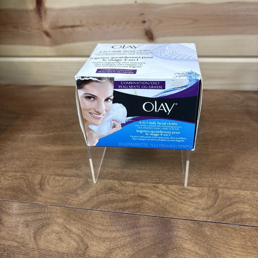 Olay 4 in 1 Daily Facial Cloths Combination Oily with‎ 33 cloths